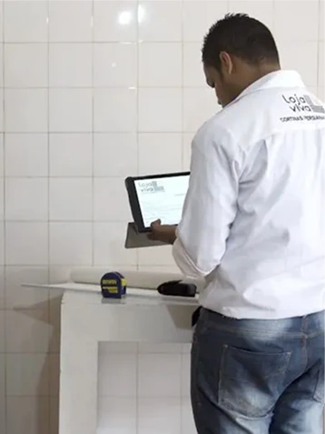 Técnico realizando a medição