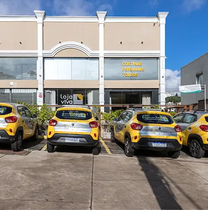 Fachada e frota de atendimento da Loja Viva