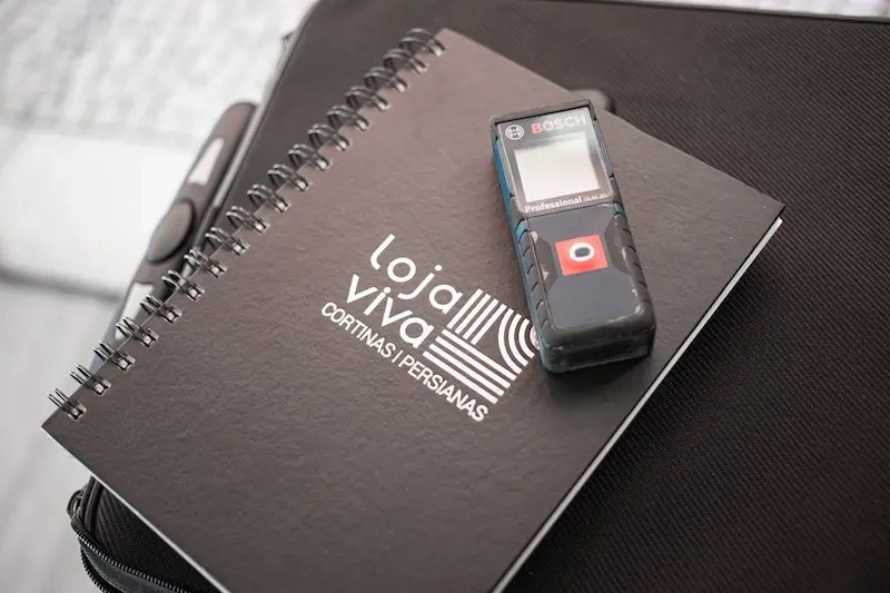 Caderno e medidor a laser Bosch da Loja Viva